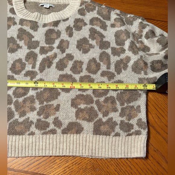 American Eagle Outfitters Leopard Print crop Sweater -
Brown Cream size medium - Picture 3 of 4